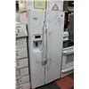 Image 3 : WHITE GE SIDE BY SIDE FRIDGE