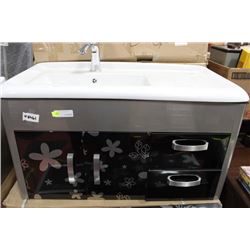 6461  NEW BLACK AND SILVER FLOATING BATHROOM