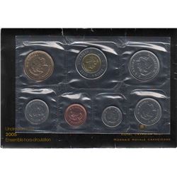 Uncirculated Set 2005 with the cent 2005P Non Magnetic in original envelope with certificate.