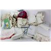 Image 1 : Large collection of linen, napkins, doilies