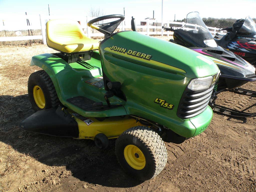 John Deere LT155 w/38" deck SNMOL155B010674