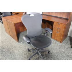 HERMAN MILLER MIRRA MESH BACK ULTRA ERGONOMIC FULLY ADJUSTABLE CHAIR