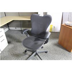 HERMAN MILLER MIRRA MESH BACK ULTRA ERGONOMIC FULLY ADJUSTABLE CHAIR