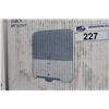 Image 2 : TORQUE ELEVATION HAND TOWEL DISPENSER