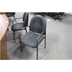 BLACK FABRIC CLIENT CHAIR