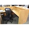Image 3 : MAPLE 6'X6' RECEPTION DESK