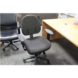 BLACK MULTI LEVER TASK CHAIR