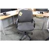 Image 2 : GREY PATTERNED MID BACK EXECUTIVE CHAIR