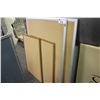 Image 1 : LOT OF 4 CORK BOARDS AND 1 WHITE BOARD