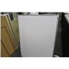 Image 2 : LOT OF 4 CORK BOARDS AND 1 WHITE BOARD