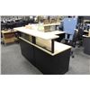 Image 2 : MAPLE 7X7' RECEPTION DESK