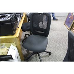 BLACK MESH BACK EXECUTIVE CHAIR NO ARMS