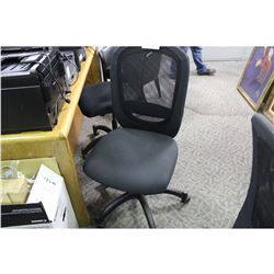 BLACK MESH BACK EXECUTIVE CHAIR NO ARMS