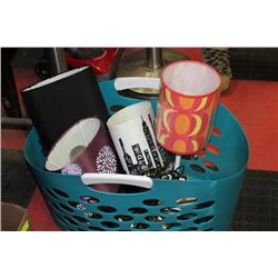 PLASTIC BASKET W/ 4 LAMPS AND METAL WALL DECOR