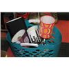Image 1 : PLASTIC BASKET W/ 4 LAMPS AND METAL WALL DECOR