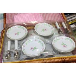 LITTLE GIRLS PORCLAIN TEA SET IN A WICKER CASE