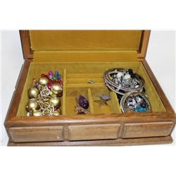 VINTAGE JEWELLERY BOX W/ CONTENTS