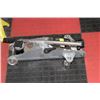 Image 1 : 4000 LBS. CAPACITY ALUMINUM RACING FLOOR JACK