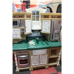 STEP 2 KIDS KITCHEN PLAY STATION