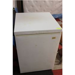 COMPACT CHEST FREEZER