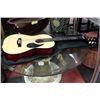 Image 1 : TRINITY RIVER GUITAR 1/2 SIZE W/ BAG CASE