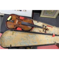 VIOLIN OLD IN WOODEN CASE