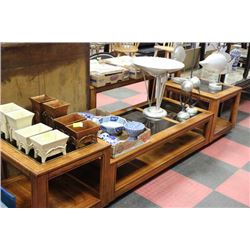 4 PIECE GLASS & WOOD COFFEE TABLES (DAMAGED CORNER