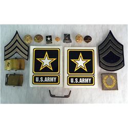 WWII US ARMY LOT OF 15 ITEMS- INSIGNIA, BUCKLES, DI ETC