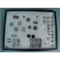 U.S. WWI & WWII INSIGNIAS IN RIKER MOUNT