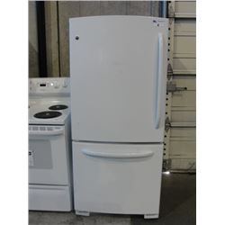 GE WHITE 2DOOR REFRIGERATOR