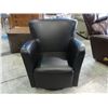 Image 2 : BLACK LEATHER SWIVEL ARM CHAIR
