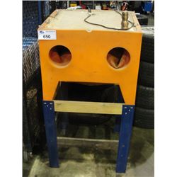 ASTRO PNEUMATIC SAND BLASTING CABINET