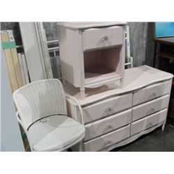 LOT OF FURNITURE; DRESSER AND NIGHT STAND SET, WICKER DESK CHAIR, QUEEN SIZE WHITE METAL CANOPY BED