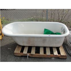 ANTIQUE CAST IRON CLAWFOOT BATHTUB