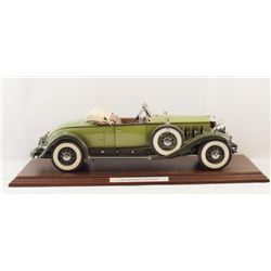 Danbury Mint 1930 Cadillac V-16 Roadster 1:12