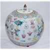 Image 3 : 19th cent. group of Famille Rose porcelains - 2pcs