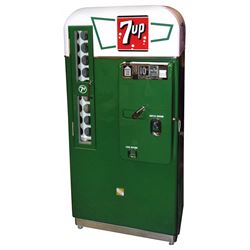 Soda pop machine, 7Up, Very Rare VMC 81, prof restored by the renown John Nelson, Exc working cond, 