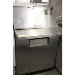 TRUE 27 1/2" REFRIGERATED PREP TABLE