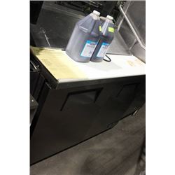 TRUE REFRIGERATED 4FT PREP TABLE