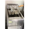 Image 1 : FRYMASTER DEEP FRYER W/ 2 BASKETS