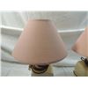 Image 2 : LOT 2 MATCHING VINTAGE TABLE LAMPS