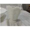 Image 2 : LOT 8 ASSORTED MILK GLASS ITEMS