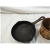 Image 2 : LOT 2 MCCOY PLANTER & CAST IRON SKILLET