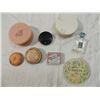 Image 2 : BOX LOT VINTAGE COSMETICS & PURFUMES