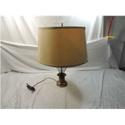 VINTAGE WIRE TABLE LAMP