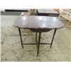 Image 2 : LARGER ANTIQUE END TABLE