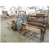 Image 1 : ANTIQUE UNION LOOM NO. 36 W/ YARN & ACCESSORIES