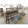 Image 8 : ANTIQUE UNION LOOM NO. 36 W/ YARN & ACCESSORIES