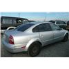Image 4 : 01 Volkswagen Passat New  4dr Sedan - T - DRIVE MC