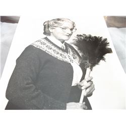 IMAGE OF ROBIN WILLIAMS AS MRS. DOUBTFIRE (L800-21)